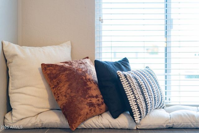 8213 E WHITTON Avenue, Scottsdale, AZ 85251