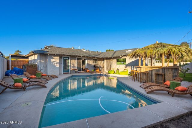 8213 E WHITTON Avenue, Scottsdale, AZ 85251