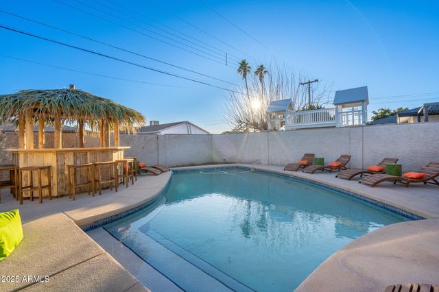 8213 E WHITTON Avenue, Scottsdale, AZ 85251