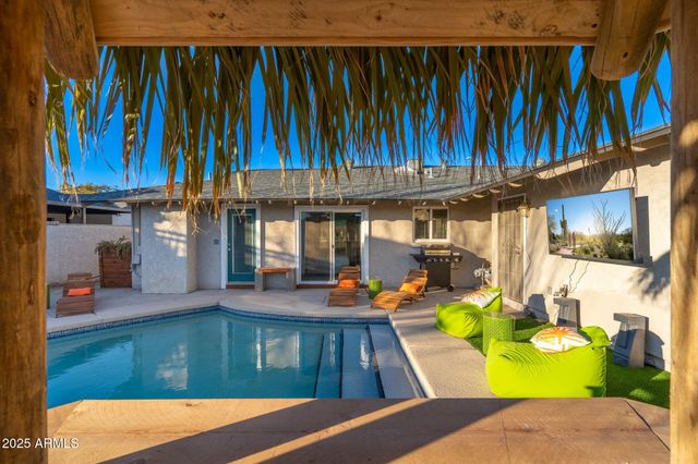 8213 E WHITTON Avenue, Scottsdale, AZ 85251