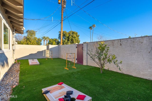 8213 E WHITTON Avenue, Scottsdale, AZ 85251