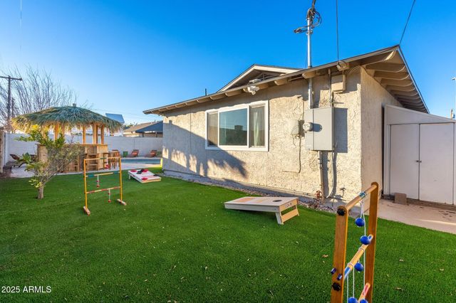 8213 E WHITTON Avenue, Scottsdale, AZ 85251