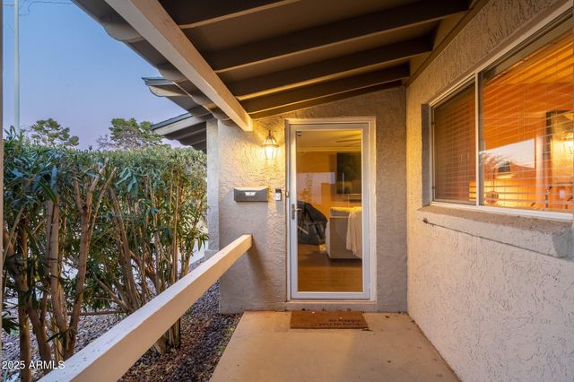8213 E WHITTON Avenue, Scottsdale, AZ 85251