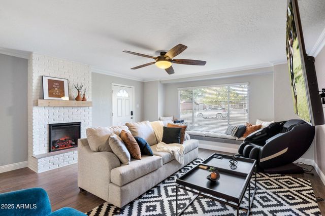 8213 E WHITTON Avenue, Scottsdale, AZ 85251