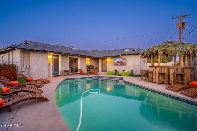 8213 E WHITTON Avenue, Scottsdale, AZ 85251