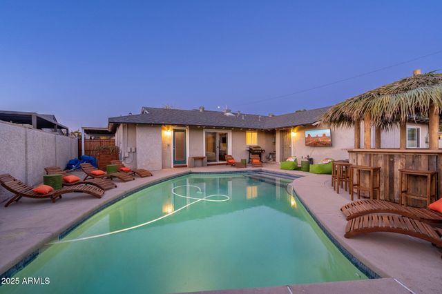 8213 E WHITTON Avenue, Scottsdale, AZ 85251