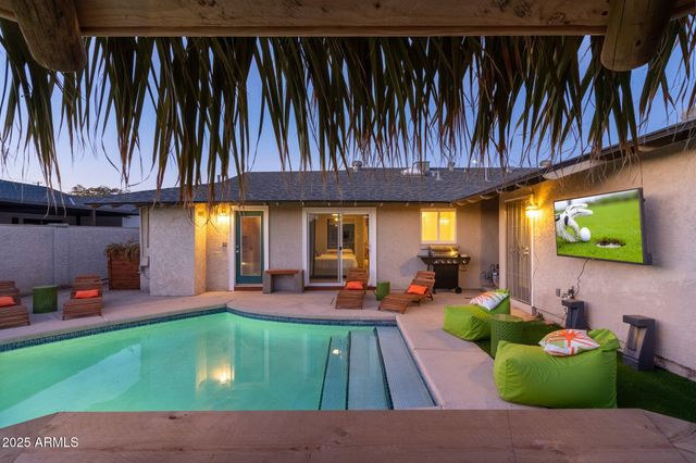 8213 E WHITTON Avenue, Scottsdale, AZ 85251