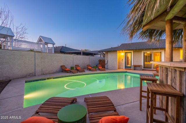 8213 E WHITTON Avenue, Scottsdale, AZ 85251