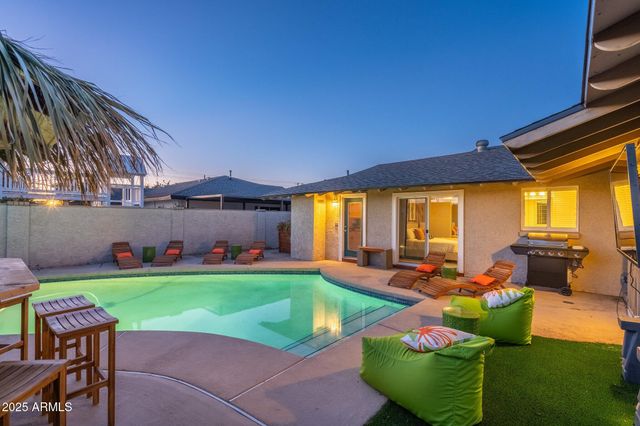 8213 E WHITTON Avenue, Scottsdale, AZ 85251