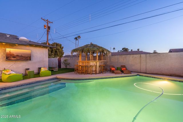 8213 E WHITTON Avenue, Scottsdale, AZ 85251