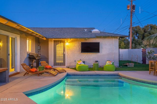 8213 E WHITTON Avenue, Scottsdale, AZ 85251