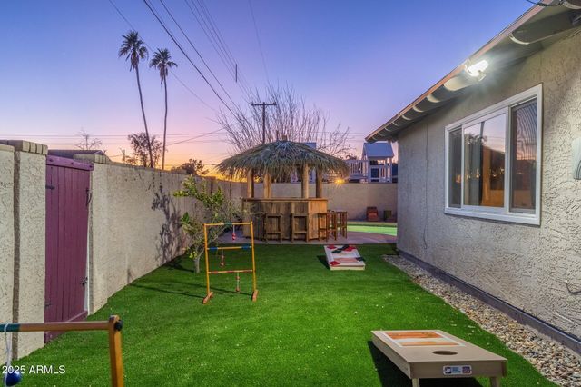 8213 E WHITTON Avenue, Scottsdale, AZ 85251