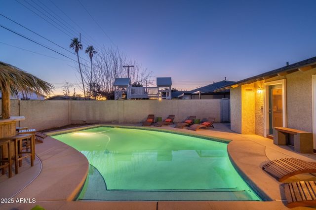 8213 E WHITTON Avenue, Scottsdale, AZ 85251