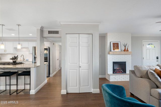 8213 E WHITTON Avenue, Scottsdale, AZ 85251