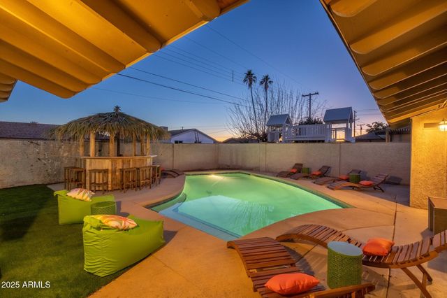 8213 E WHITTON Avenue, Scottsdale, AZ 85251