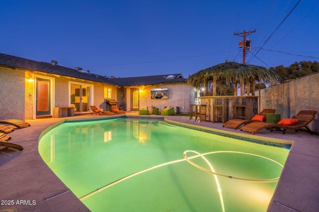 8213 E WHITTON Avenue, Scottsdale, AZ 85251