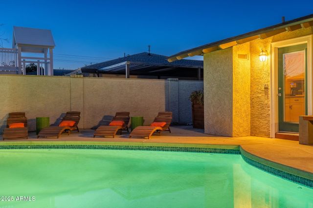 8213 E WHITTON Avenue, Scottsdale, AZ 85251