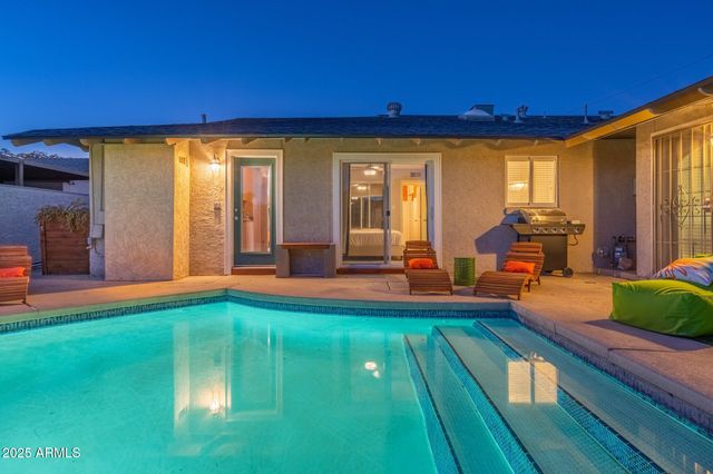 8213 E WHITTON Avenue, Scottsdale, AZ 85251