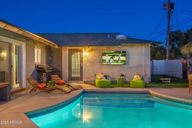 8213 E WHITTON Avenue, Scottsdale, AZ 85251