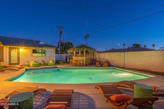 8213 E WHITTON Avenue, Scottsdale, AZ 85251