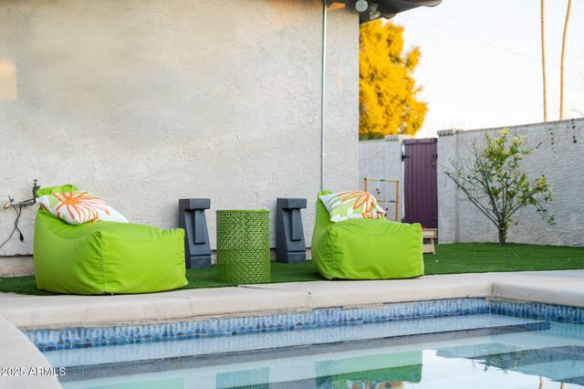 8213 E WHITTON Avenue, Scottsdale, AZ 85251