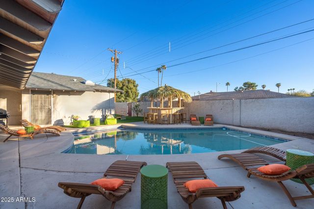 8213 E WHITTON Avenue, Scottsdale, AZ 85251