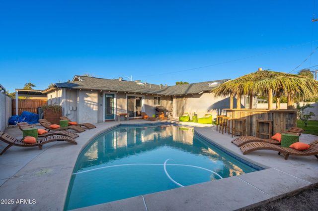 8213 E WHITTON Avenue, Scottsdale, AZ 85251