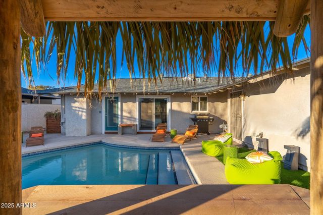 8213 E WHITTON Avenue, Scottsdale, AZ 85251