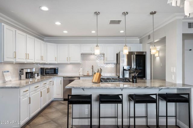 8213 E WHITTON Avenue, Scottsdale, AZ 85251