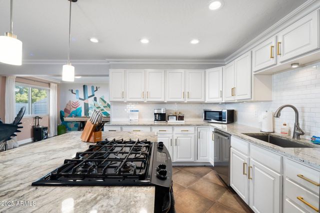 8213 E WHITTON Avenue, Scottsdale, AZ 85251