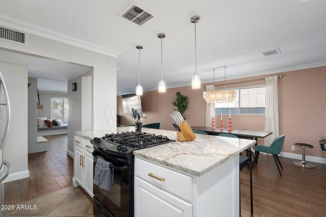 8213 E WHITTON Avenue, Scottsdale, AZ 85251