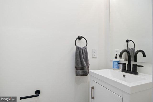 1621 LYMAN PL NE, Washington, DC 20002