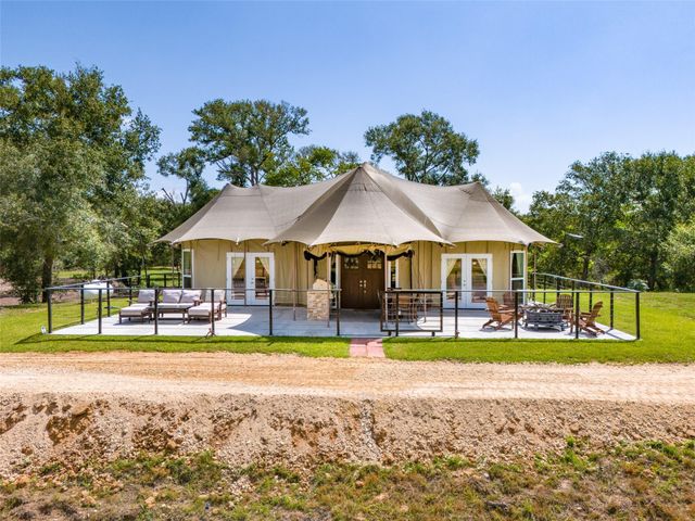 1839 Cr 103, Columbus, TX 78934