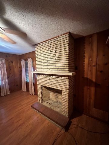 2221 S Front Street, Angleton, TX 77515