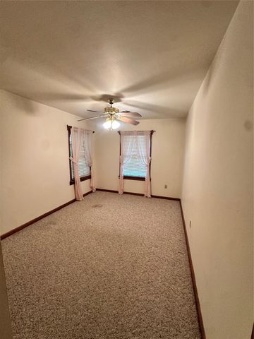 2221 S Front Street, Angleton, TX 77515