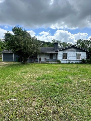 2221 S Front Street, Angleton, TX 77515