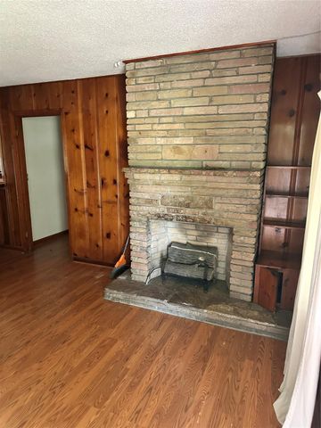 2221 S Front Street, Angleton, TX 77515