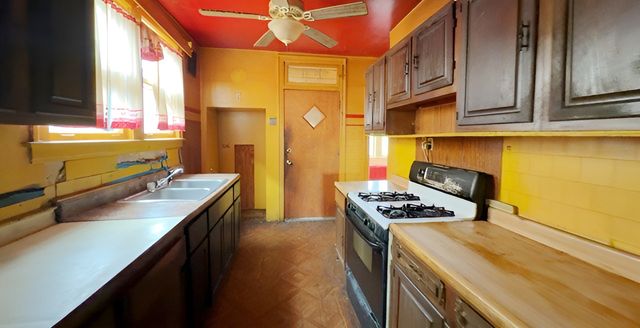 9927 S Sangamon Street, Chicago, IL 60643