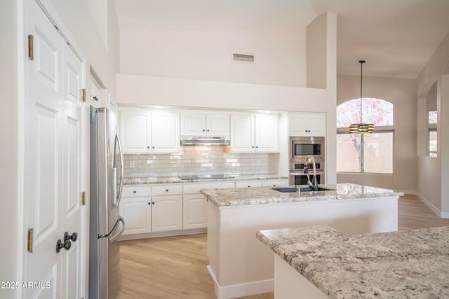 6388 W DONALD Drive, Glendale, AZ 85310