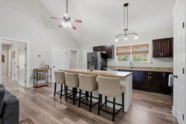 1072 Claylick Rd, White Bluff, TN 37187