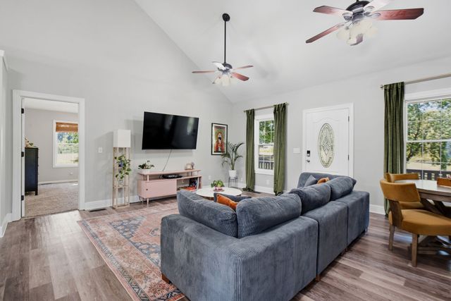 1072 Claylick Rd, White Bluff, TN 37187