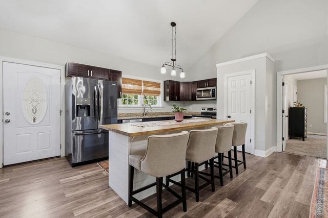 1072 Claylick Rd, White Bluff, TN 37187