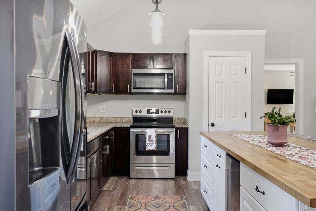 1072 Claylick Rd, White Bluff, TN 37187