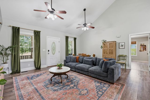 1072 Claylick Rd, White Bluff, TN 37187