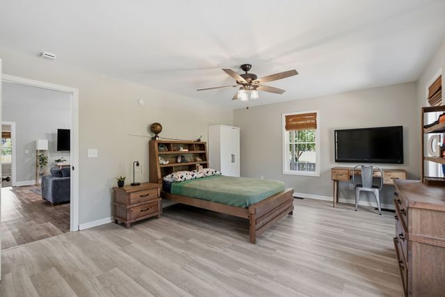 1072 Claylick Rd, White Bluff, TN 37187