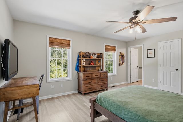 1072 Claylick Rd, White Bluff, TN 37187