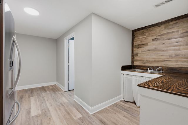 1072 Claylick Rd, White Bluff, TN 37187