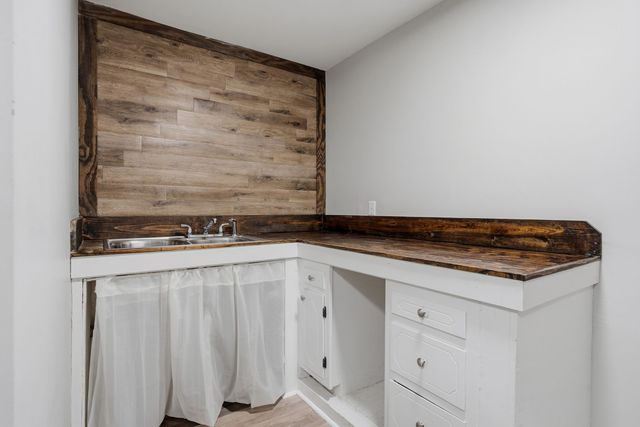 1072 Claylick Rd, White Bluff, TN 37187