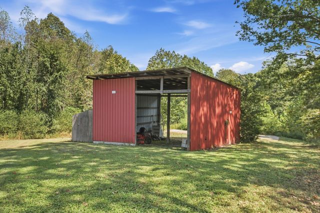 1072 Claylick Rd, White Bluff, TN 37187