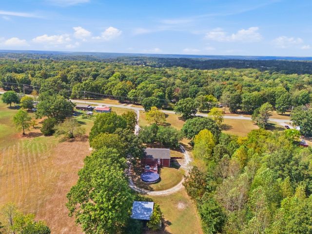 1072 Claylick Rd, White Bluff, TN 37187